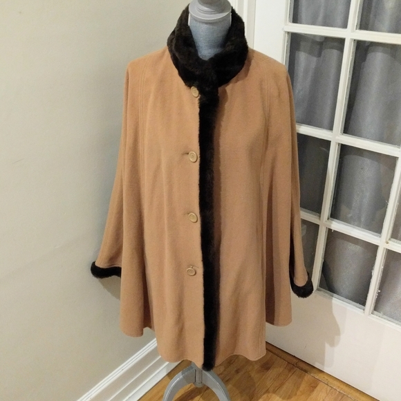 1970s Luba Rudenko Vintage Cape - Picture 1 of 8